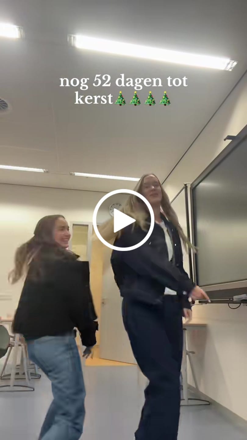 Recenzja wideo klienta dotycząca kurtki dżinsowej LOGO STITCH w kolorze indygo