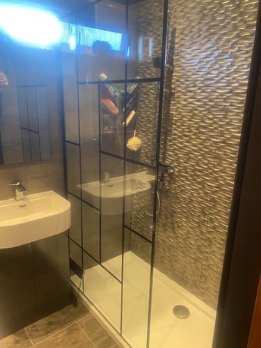 Customer photo review of Trieste 1950 x 1000mm Matt Black Abstract Frame Wetroom Screen with Support Bar - 8mm Glass