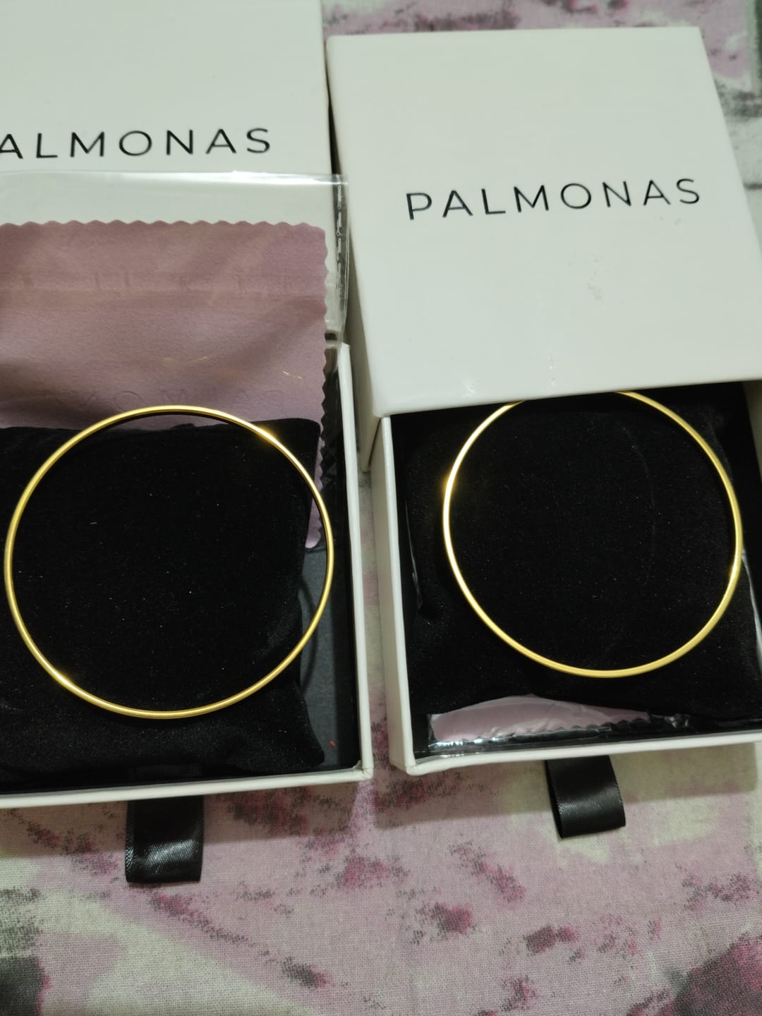 Customer photo review of Flat Wire Bangle Bracelet