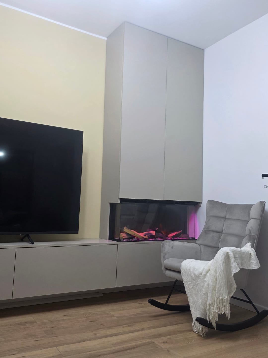 Customer photo review of Fotoliu balansoar BAZALTO, bej/negru, stofa catifelata, 70x90x92 cm