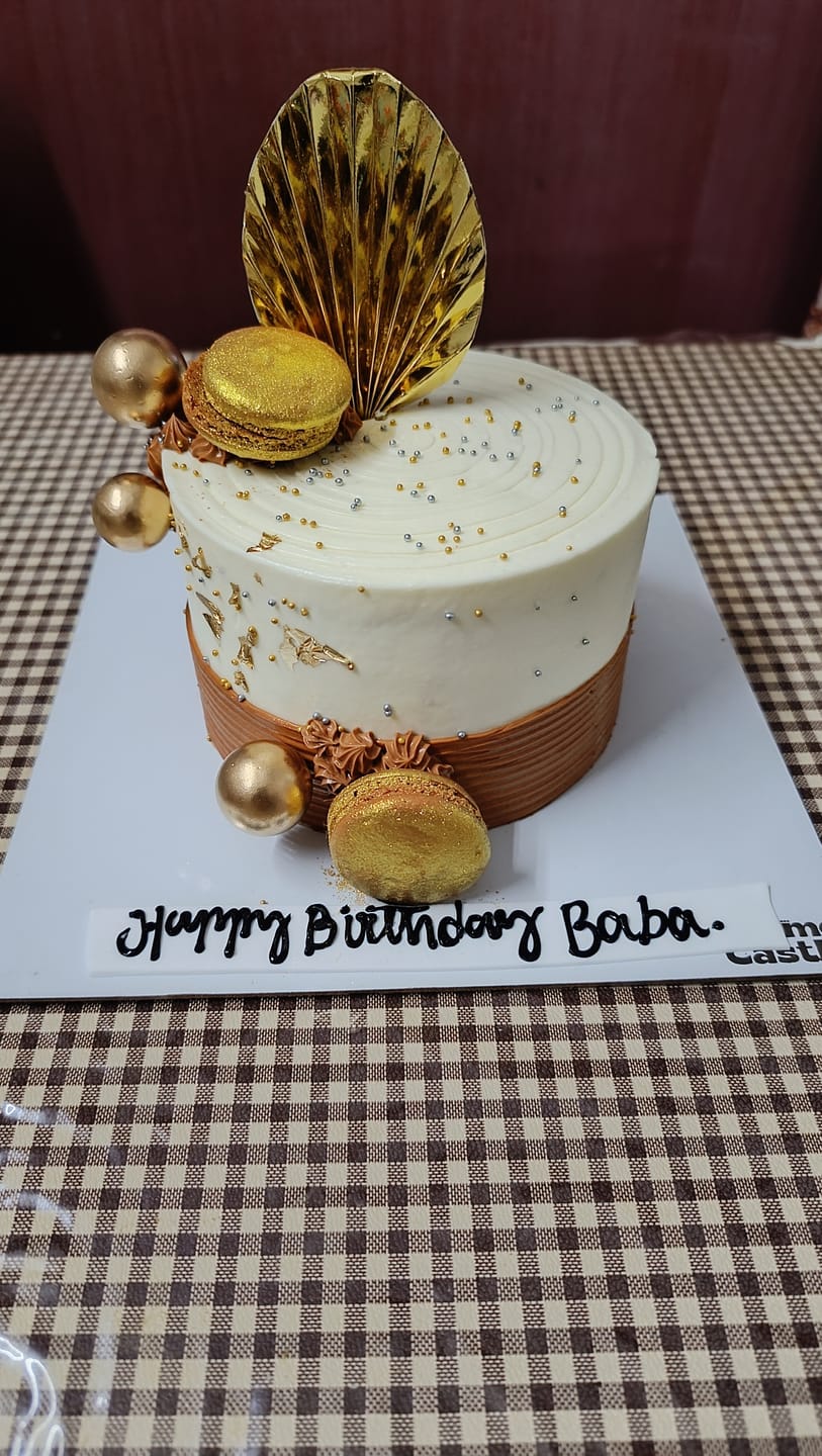 Customer photo review of Golden cake for boyfriend birthday