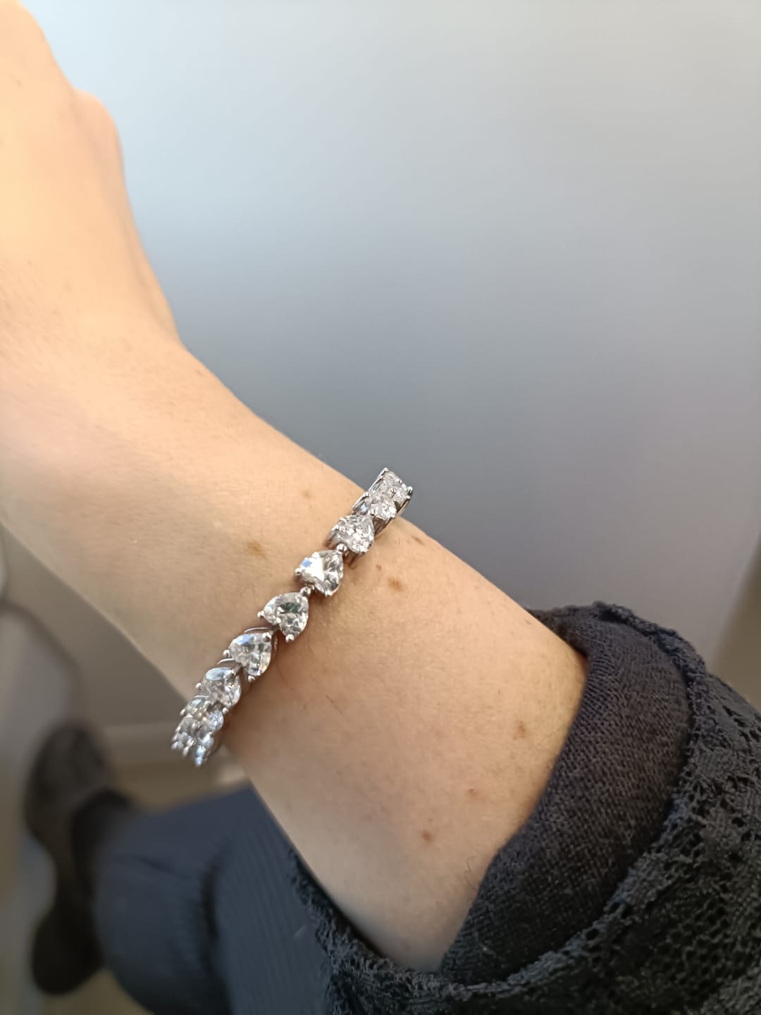 Customer photo review of Bracciale tennis con cuori in zirconi