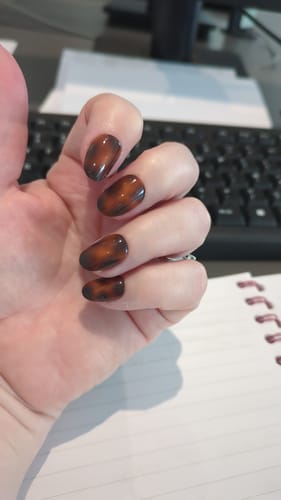 Customer photo review of Molten Mocha - Press On Nails