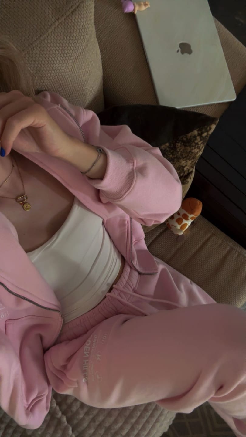 Customer photo review of LABEL STRAIGHT LEG SWEATPANTS LIGHT PINK