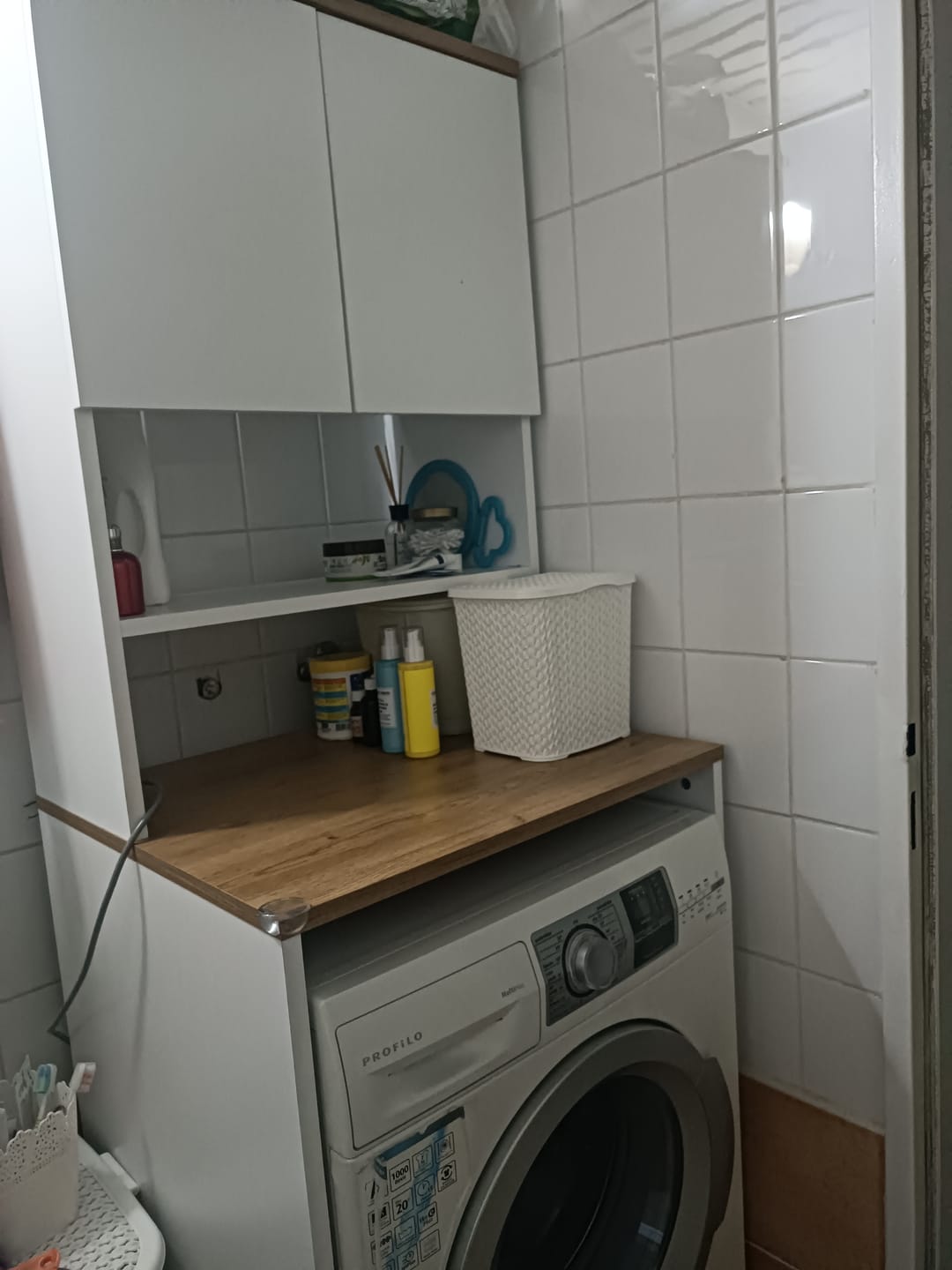 Customer photo review of Rani KD101 Çamaşır Makinesi Dolabı 3 Raflı Kapaklı Banyo Dolabı Beyaz - Sepet Ceviz