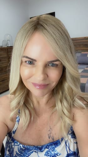 Customer photo review of Maple Butter // Illusion Lace Topper