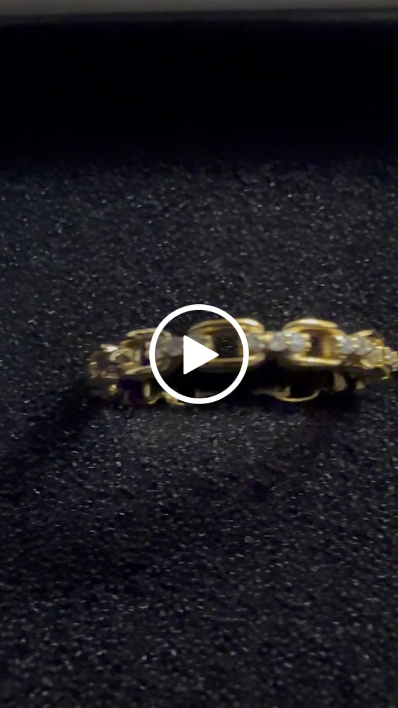 Customer video review of Paula 18k White Gold Plated Chain Link Ring with Swarovski Crystals