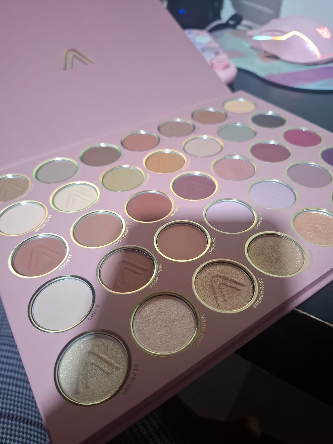 Customer photo review of PALETA DE SOMBRAS CLASSIC 35 TONOS