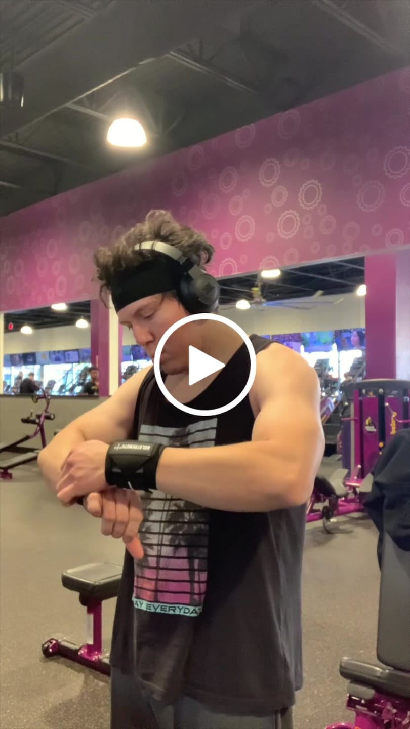 Customer video review of HolStrength Wrist Wraps 18"