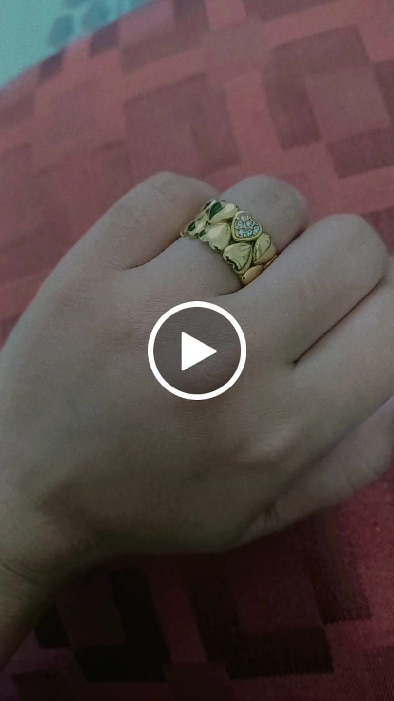 Customer video review of Gold Hearts Band Ring