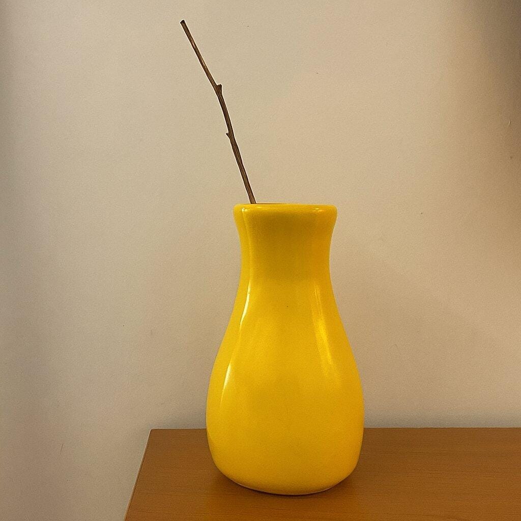 Customer photo review of Yellow Vase Statue in Premium Quality Decorative Showpiece Resin Article for Home and Office Decor by Vastu Mandir