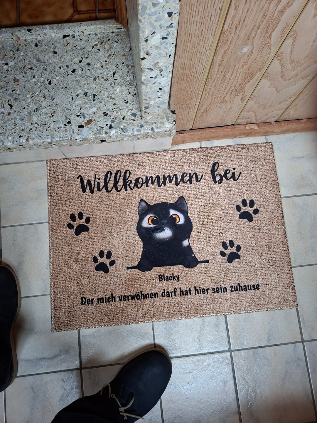 Customer photo review of Willkommen bei neugierigen Katzen - Individuelle Fußmatte