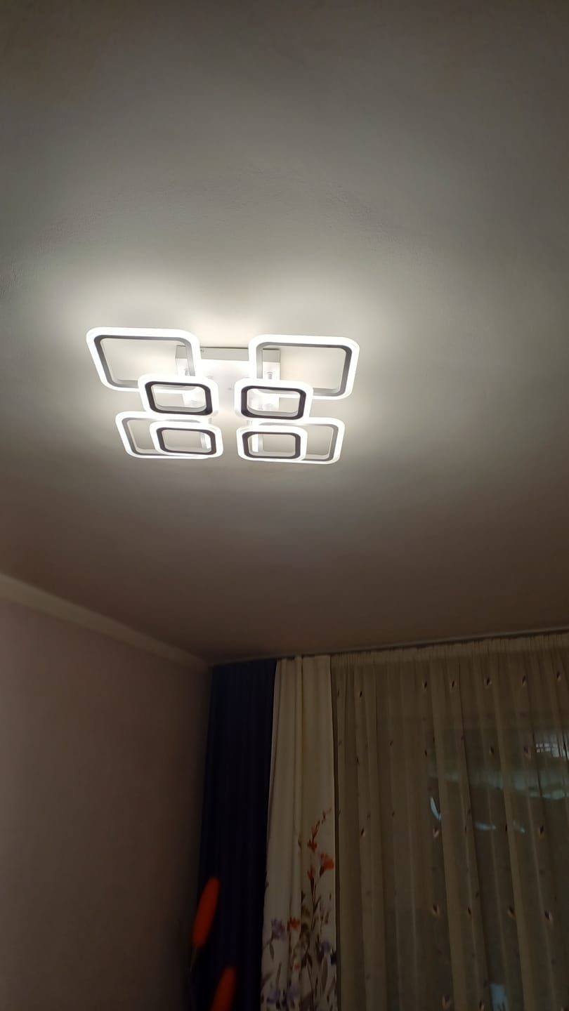 Customer photo review of Lustra LED 4+4 SQUARE GIGANT Echivalent 1000W Telecomanda