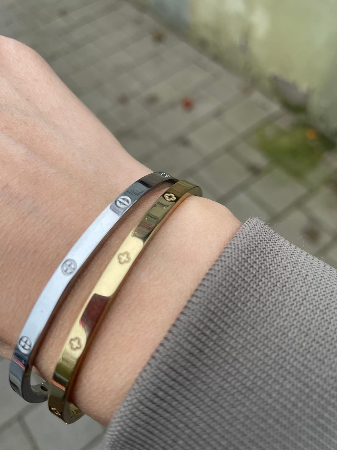Customer photo review of Timeless Lucky Leaf Armreif 14K Vergoldet