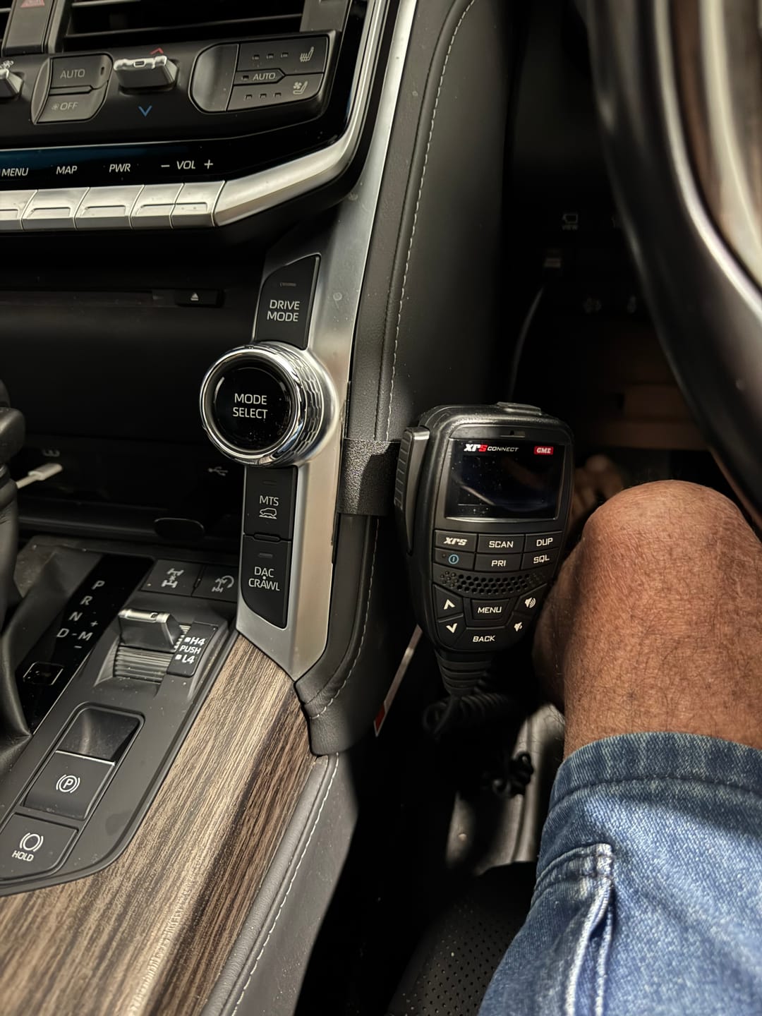Customer photo review of UHF Handpiece Bracket - LC300 Series - Dash Mount
