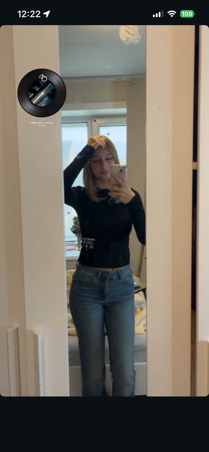 Customer photo review of LABEL LONGSLEEVE TOP BLACK