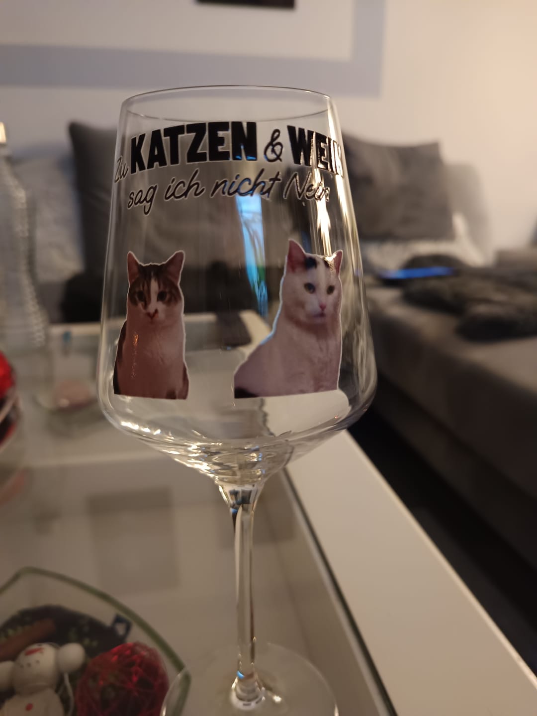 Customer photo review of Zu Katze und Wein sag ich nicht nein - Individuelles Weinglas