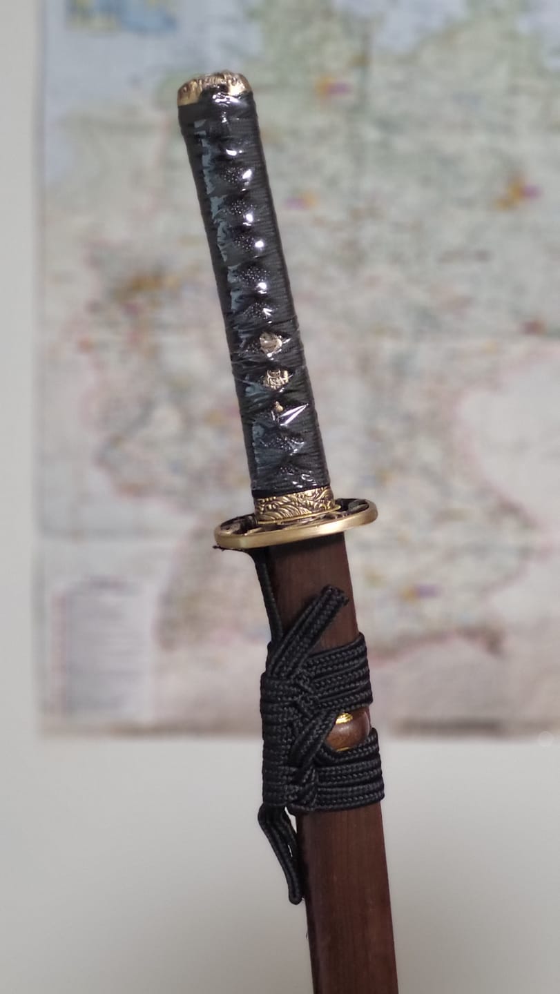 Customer photo review of The Batsusora Handmade Katana Wakizashi Clay Tempered T10 Steel