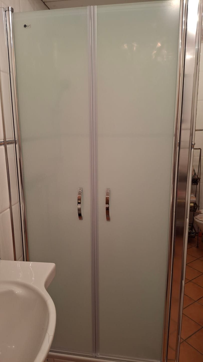 Customer photo review of Duschtür Nische mit Pendeltür, Duschkabine Nischentür Dusche - Satiniertes Glas