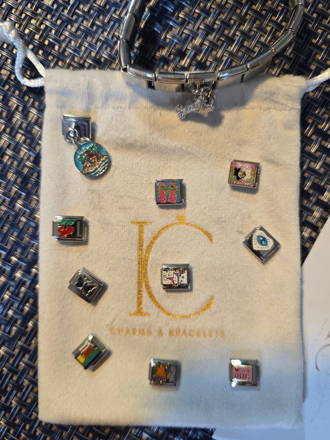 Customer photo review of Bolsa de Terciopelo