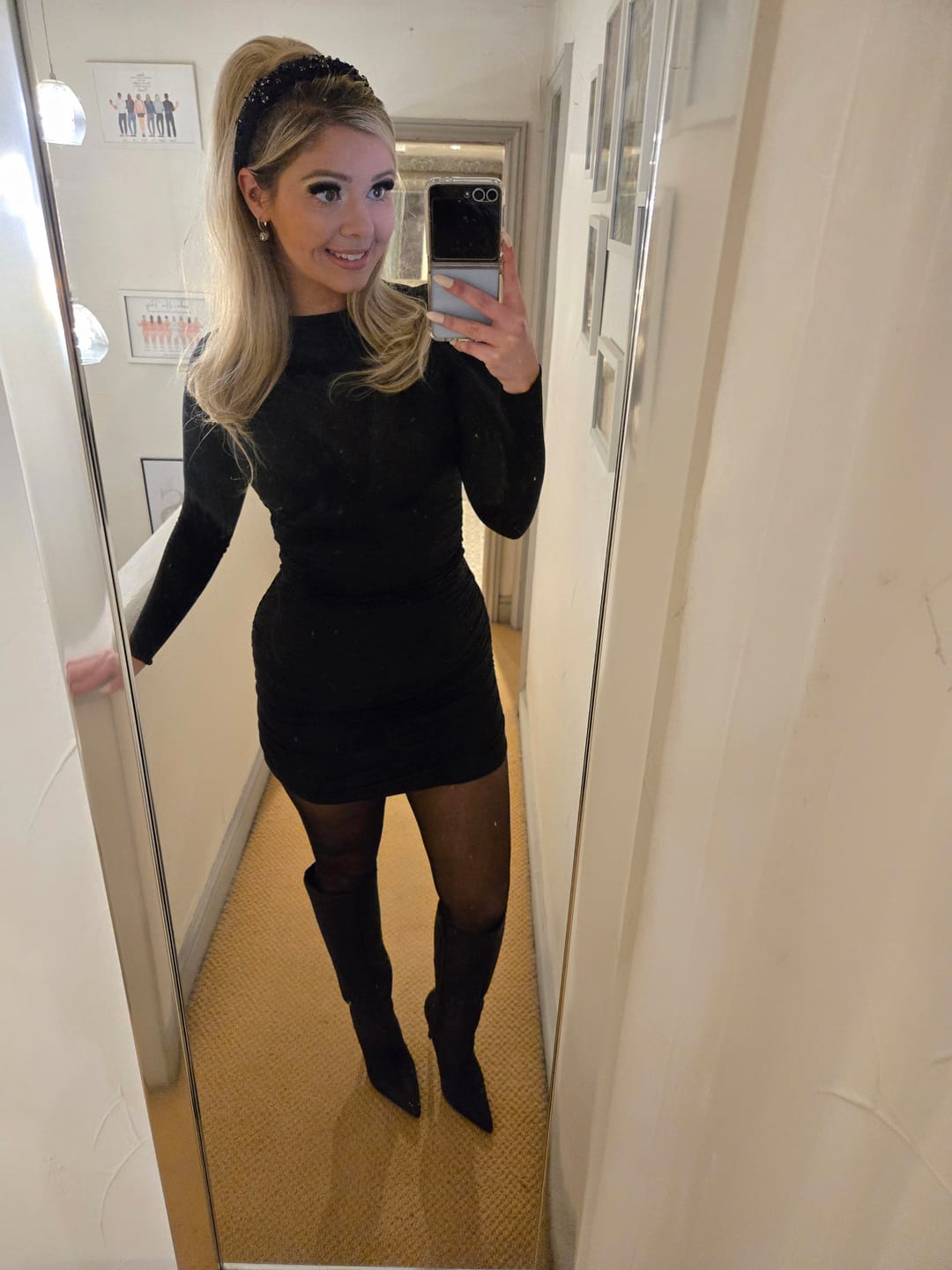 Customer photo review of Stranded 20" Blowout Clip-in Ponytail - Colour #18/22 Iris