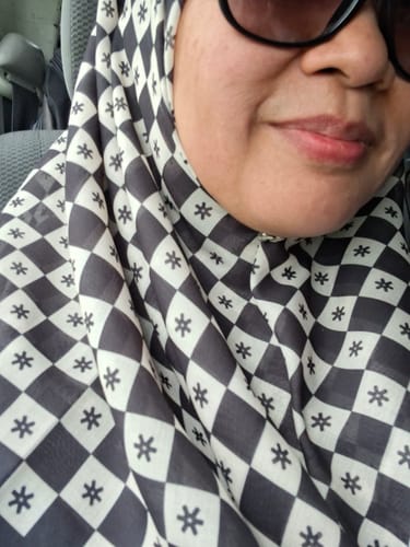 Customer photo review of Monogram Square (Black)
