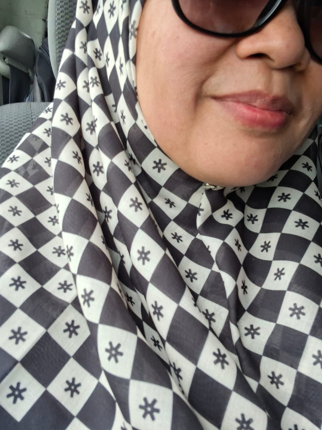 Customer photo review of Monogram Square (Black)