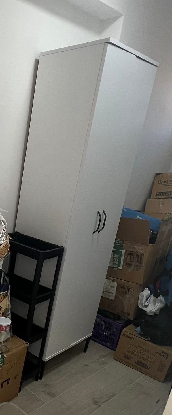 Customer photo review of Rani JE110 Çok Amaçlı Dolap 2 Kapaklı 5 Raflı Banyo Kiler Mutfak Dolabı Beyaz