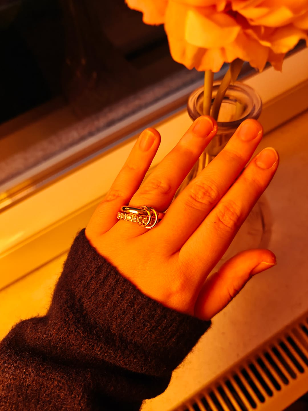 Customer photo review of Pave Infinity Flow Ring 18K Vergoldet
