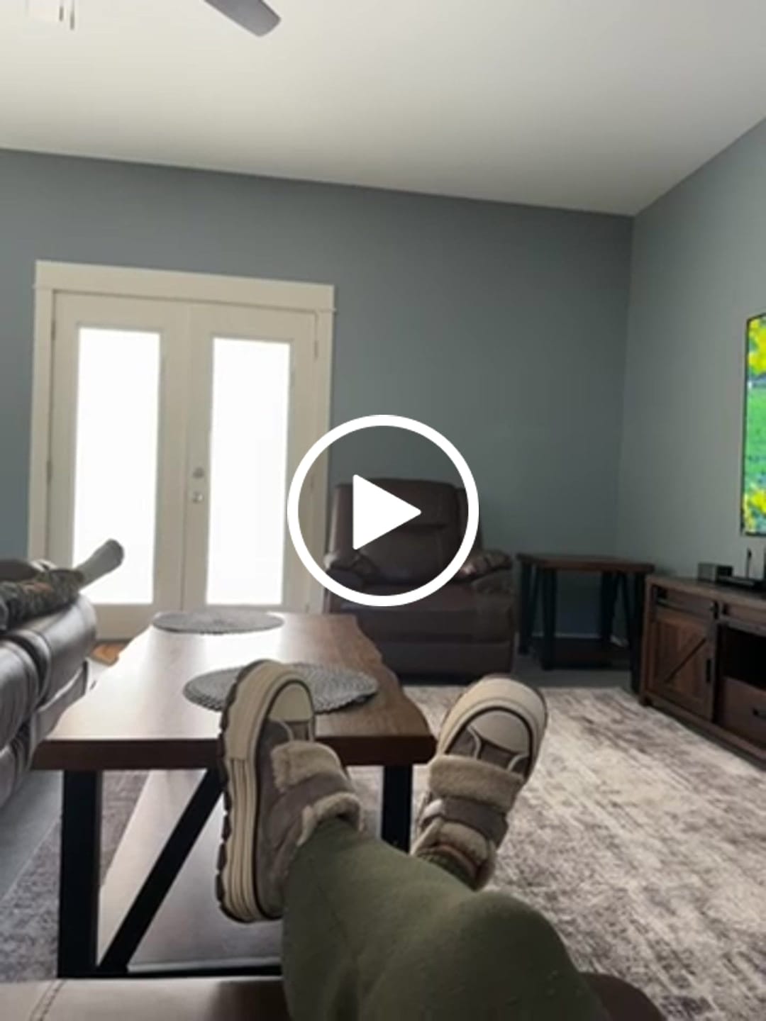 Customer video review of Glissane Brown