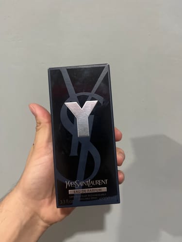 Reseña con foto de un cliente sobre Perfume YVES SAINT LAURENT Y EDP