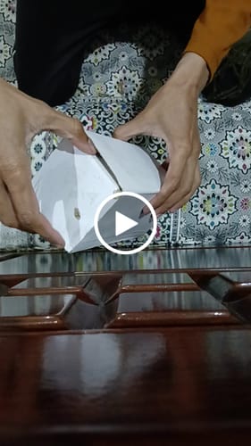 Customer video review of Lot Imported 350ml Red & White Insulated Mug