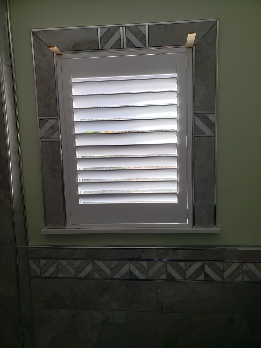 Customer photo review of Hybrid Wood Plantation Shutter