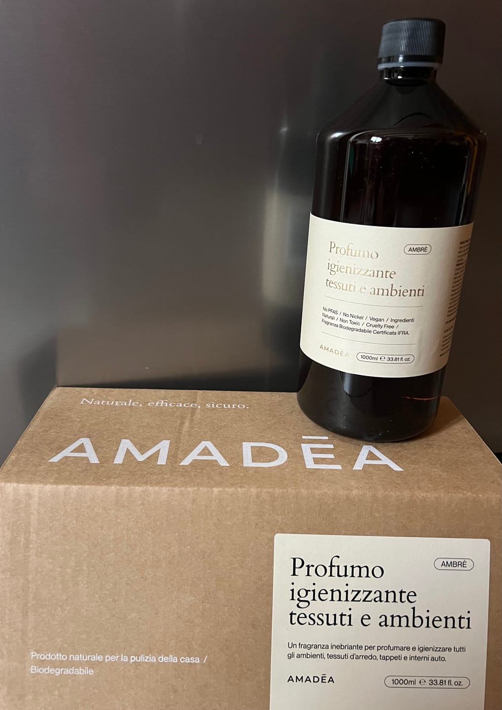 Customer photo review of Profumo "Ambre" igienizzante tessuti e ambienti - Ricarica da 1L