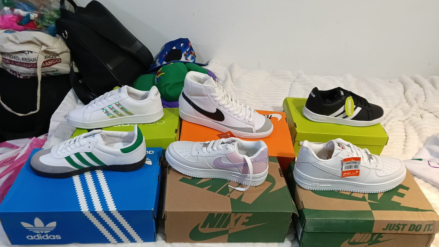 Customer photo review of Tenis Samba Blanco Verde