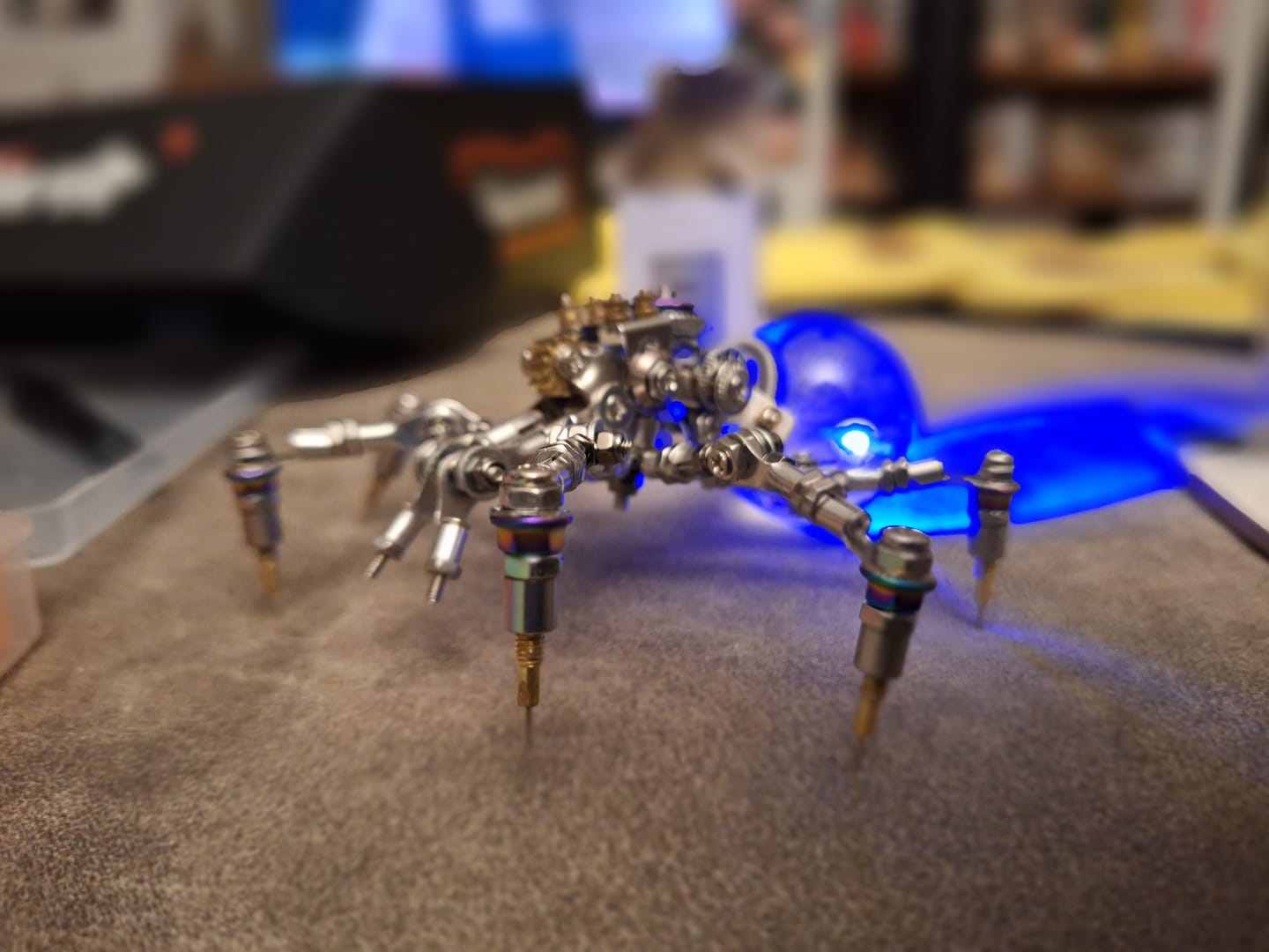 Customer photo review of Crystal Lamp Jumping Spider