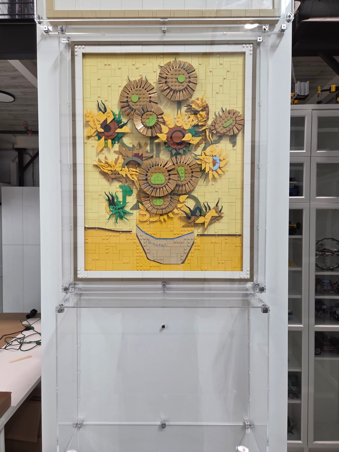 Customer photo review of Wall Mounted Display Case for LEGO® 31215 Art Vincent van Gogh – Sunflowers