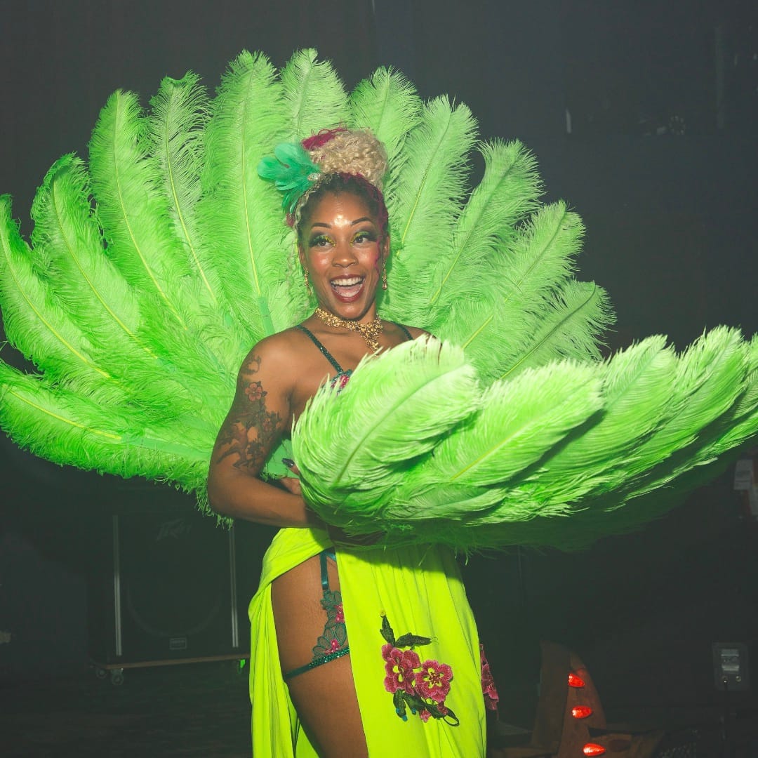 Customer photo review of plant green XL 2 layers Ostrich Feather Fan 34"x 60"