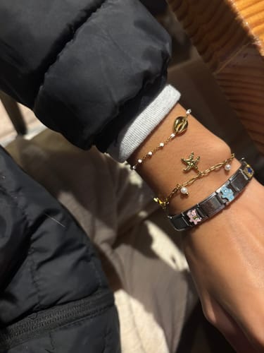 Customer photo review of Pulsera Con Bolitas Blancas Con Concha