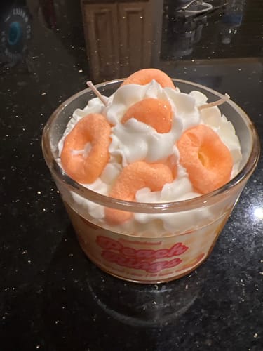 Customer photo review of Peach Rings Candle