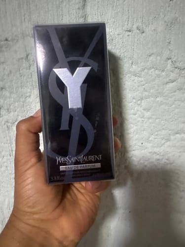 Reseña con foto de un cliente sobre Perfume YVES SAINT LAURENT Y EDP