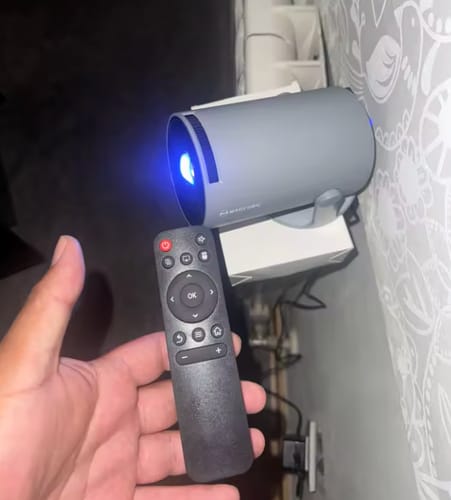 Customer photo review of StoryTorch™ - Dispositivo de Proyección 4K