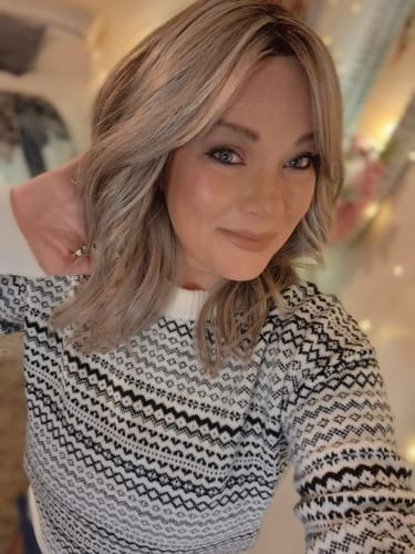 Customer photo review of WORLD FAMOUS - Legacy Blonde