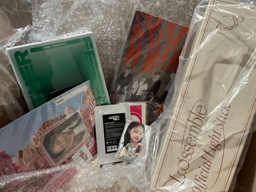 Customer photo review of K-POP RANDOM BOX