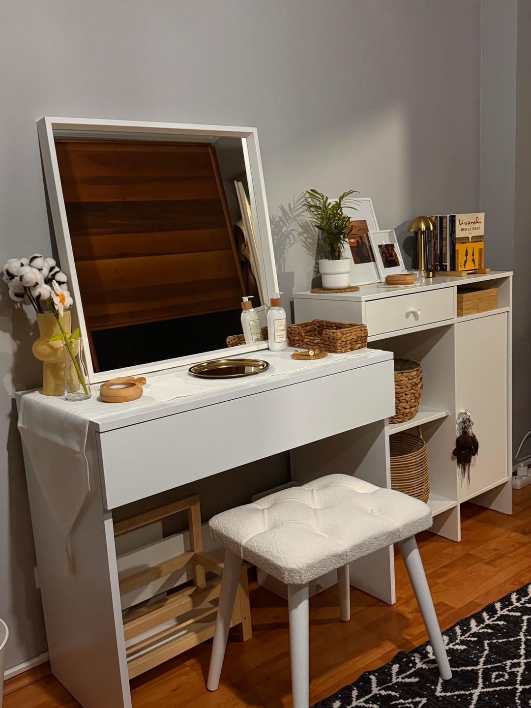 Customer photo review of Rani BJ104 Makyaj Tuvalet Masası Tek Çekmeceli Takı Düzenleyici Beyaz