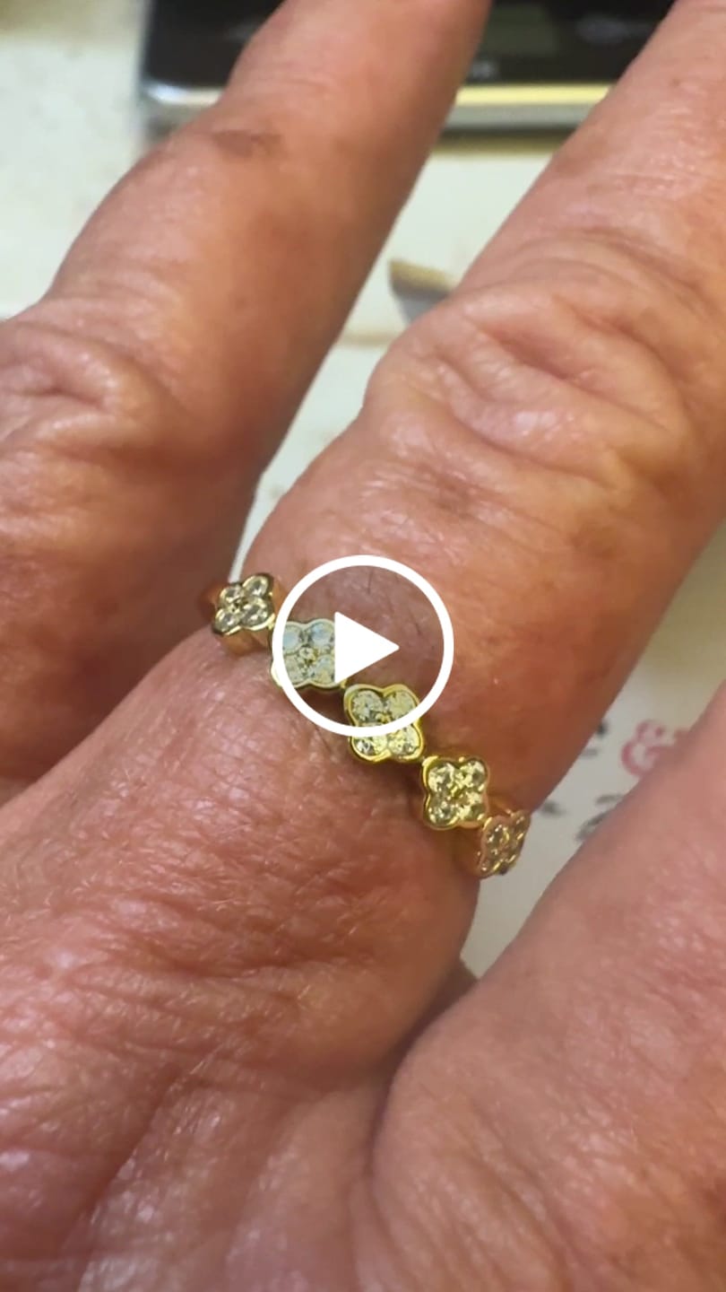 Customer video review of Linda 18k White Gold Plated Clover Flower Ring with Swarovski Crystals