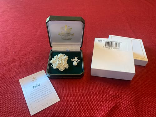 Customer photo review of Belleek Classic Jewellery Rose Bouquet Brooch (Mother of Pearl)