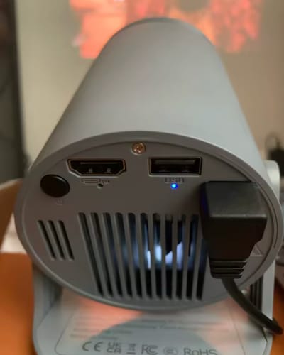 Customer photo review of StoryTorch™ - Dispositivo de Proyección 4K
