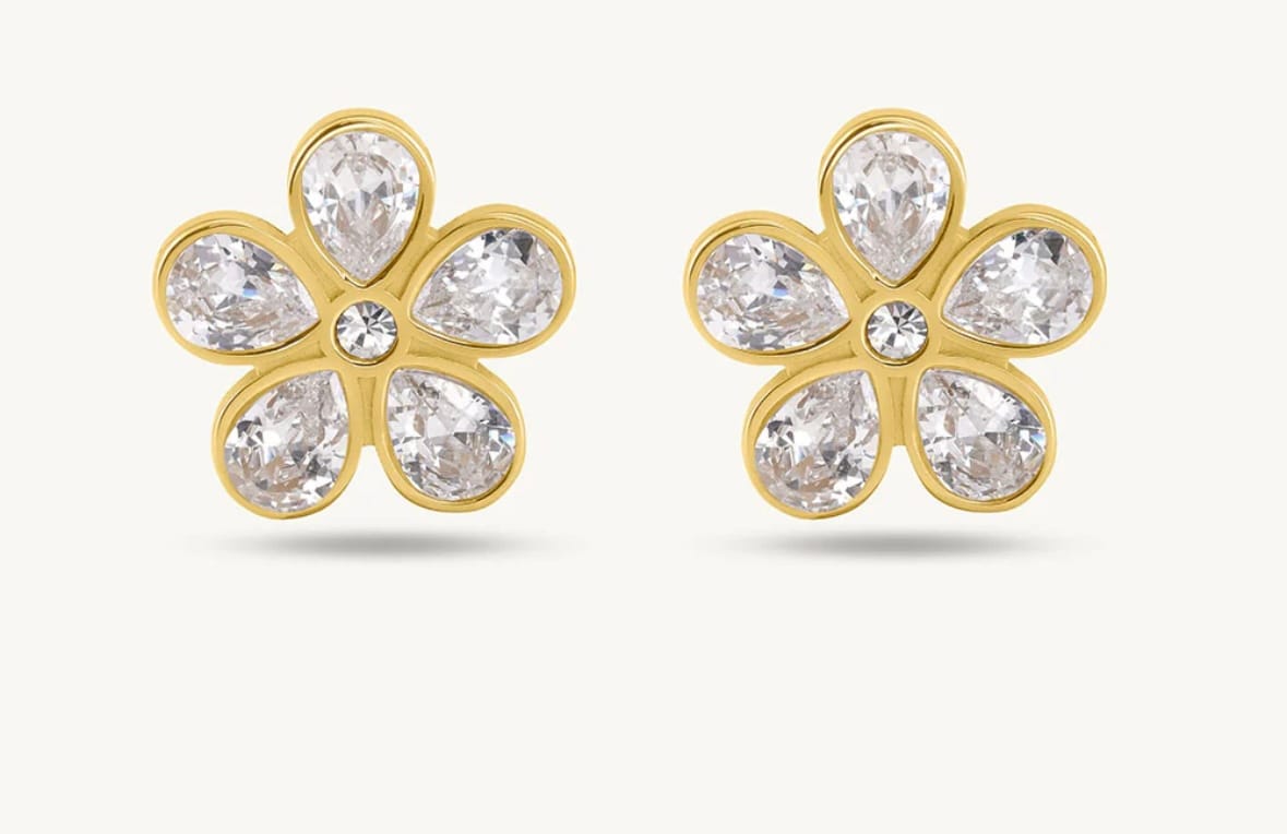 Customer photo review of Blooming Diamonds Stud Earring