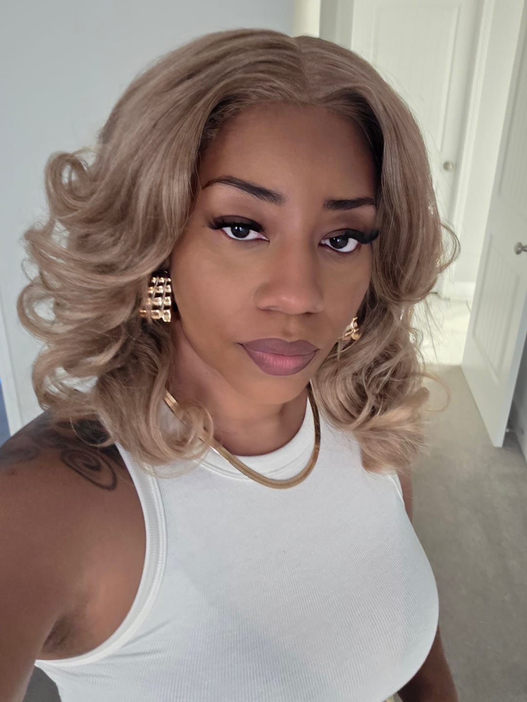 Customer photo review of Outre Melted Hairline Kinky Soft Edges Glueless HD Lace Front Wig - KINKYSOFT 2